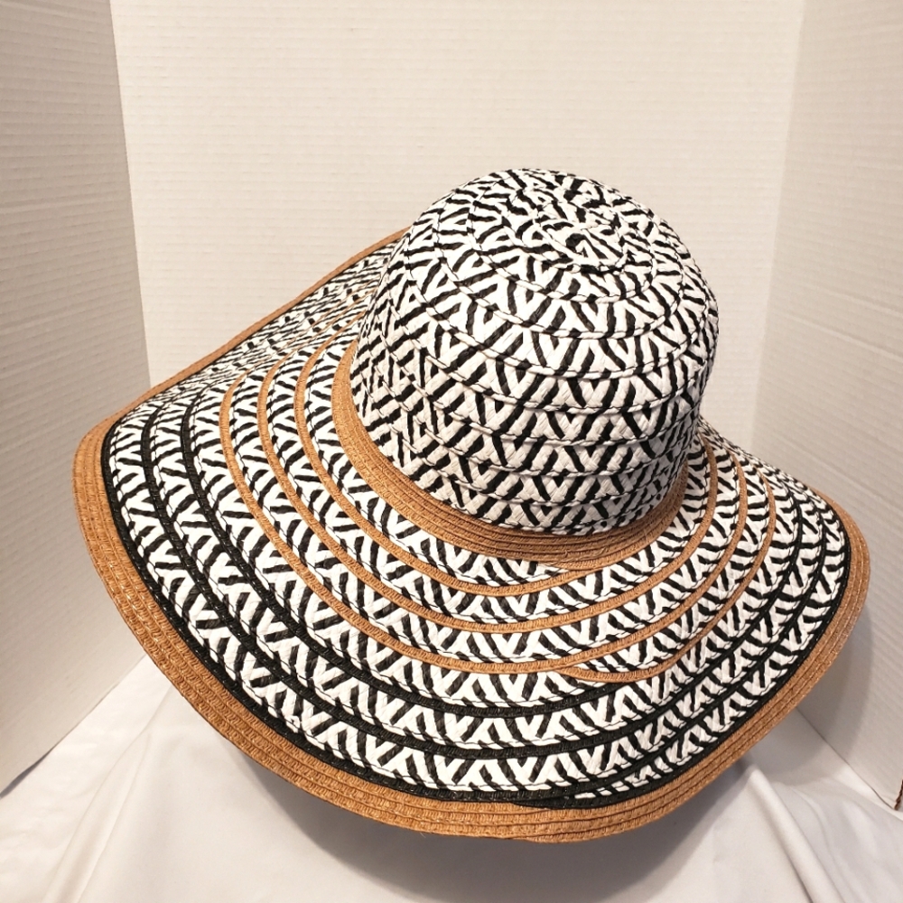 NWOT - CoCo & Carmen Boho Straw Beachy Tan, Black and White Floppy Hat Size: OS - Picture 5 of 9